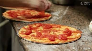厨师手工制作意大利披萨